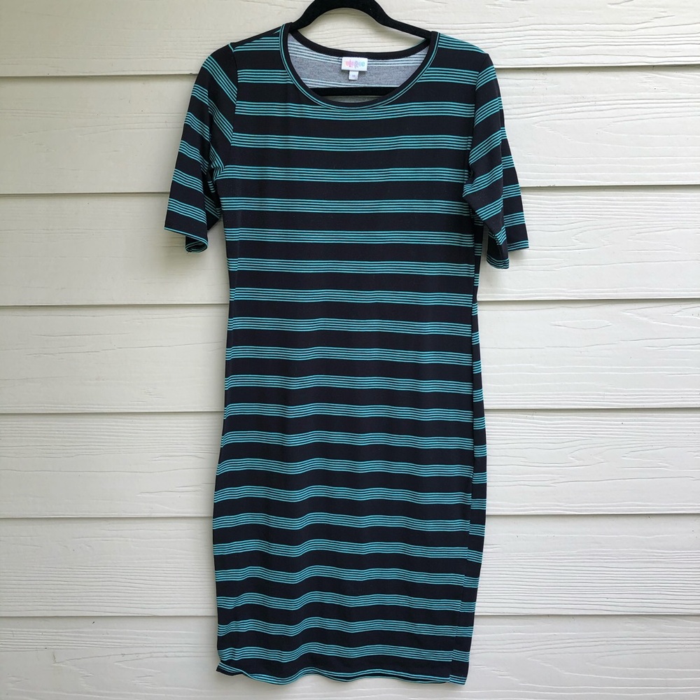LuLaRoe Dress Julia M ***30% off 3+